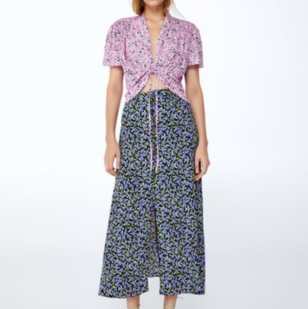 Zara floral skirt w/ button detail and slit